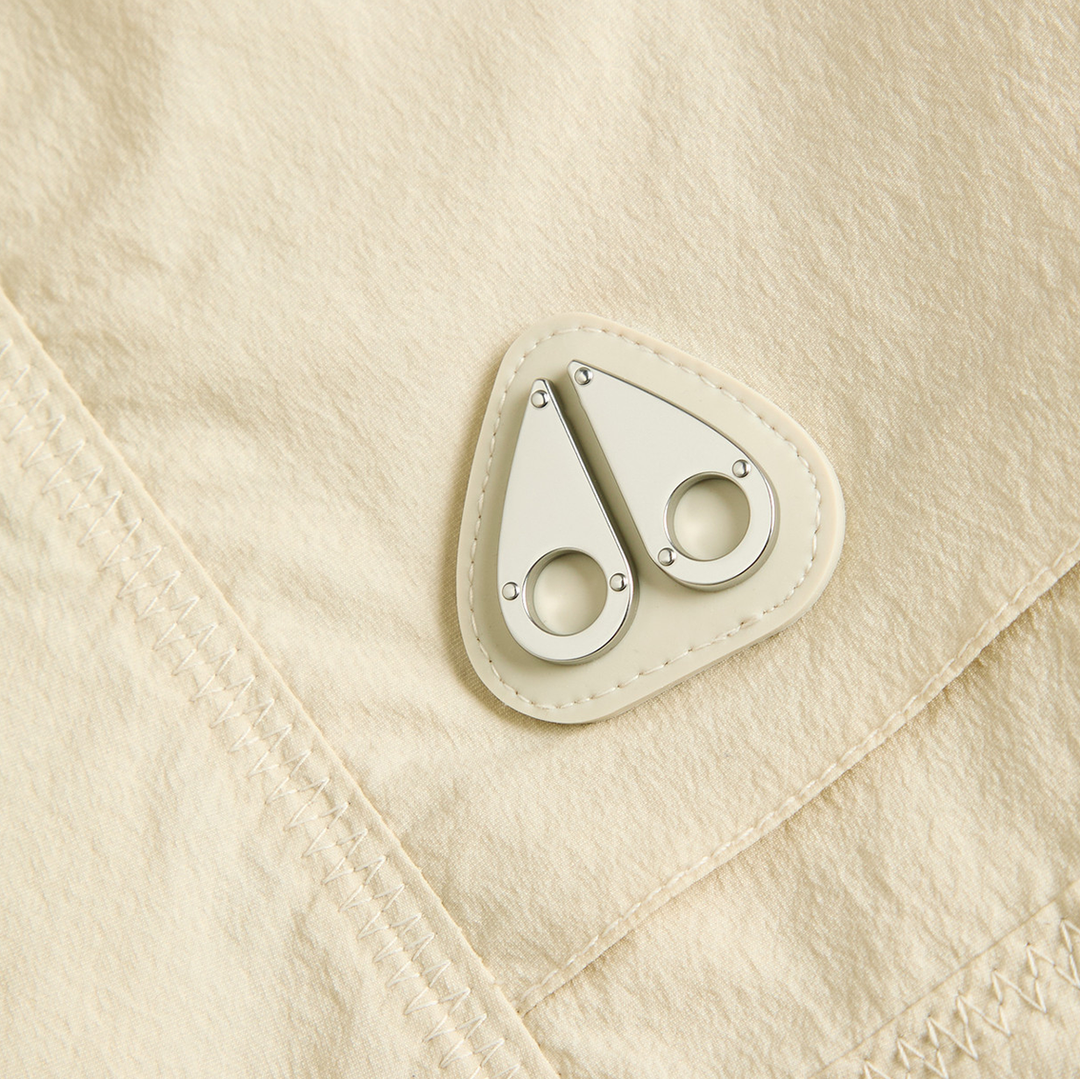 Moose Knuckles Topflight shell cargo shorts - CREAM